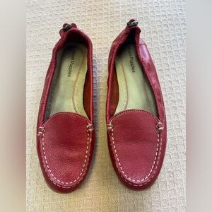 GUC hush puppies red flats sz 9, red